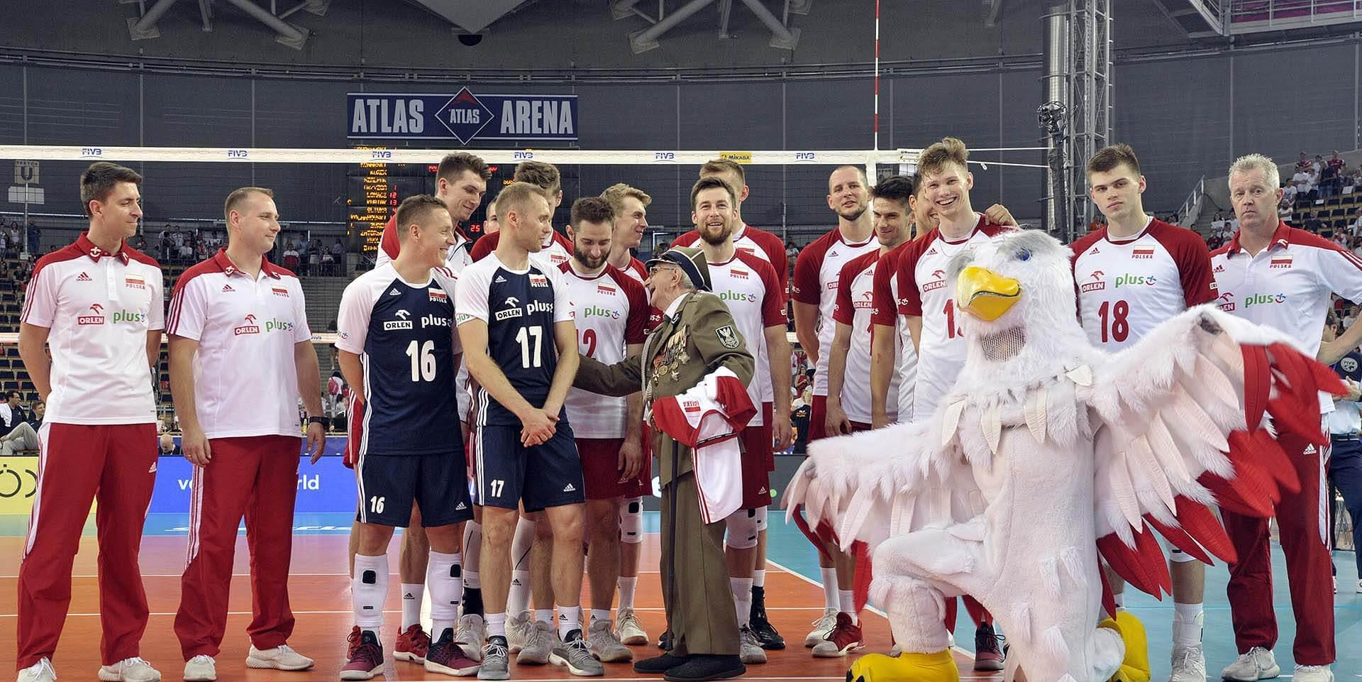 Weteran wojenny na meczu w Atlas Arenie