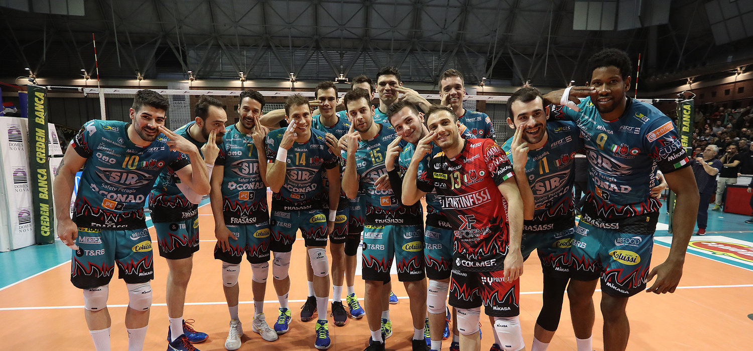 Prawie perfekcyjny mecz Leona, Modena w coraz większych kłopotach