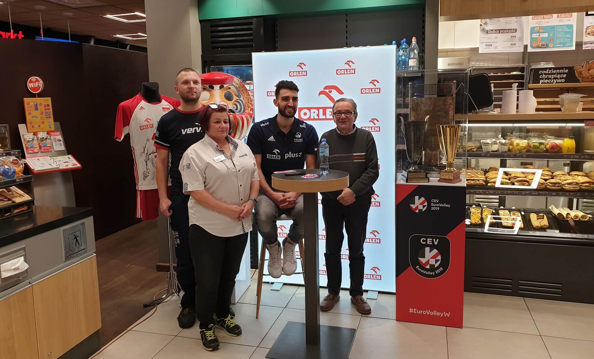 Trofea polskich siatkarzy w podróży po kraju