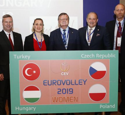 Konferencja prasowa z Prezydentem Europejskiej Konfederacji Siatkówki (CEV)