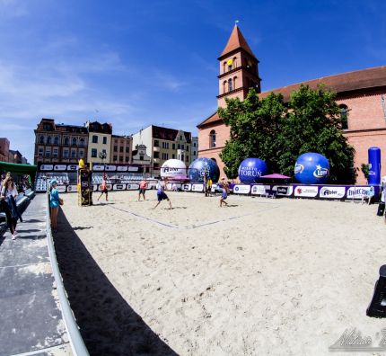 Amatorzy wybiegli na piasek Bella Plaży Gotyku