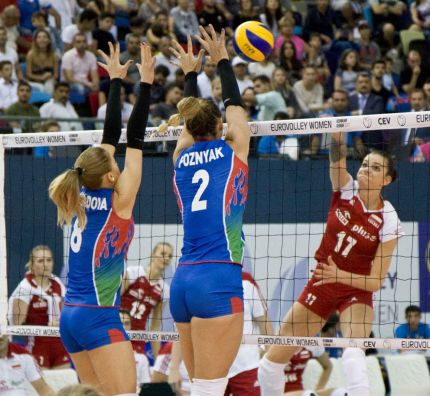 #EuroVolleyW 2017: Poland lose to powerfull hosts