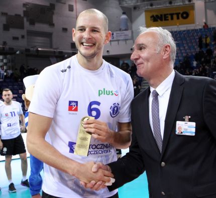 Trzecia statuetka MVP Bartosza Kurka