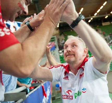 jacek-nawrocki-ms-2022-dadza-dziewczynom-kopa