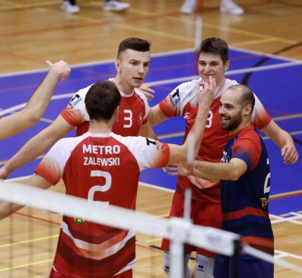 derbowe-starcie-dla-podopiecznych-wojciecha-szczuckiego-metro-pokonalo-legie