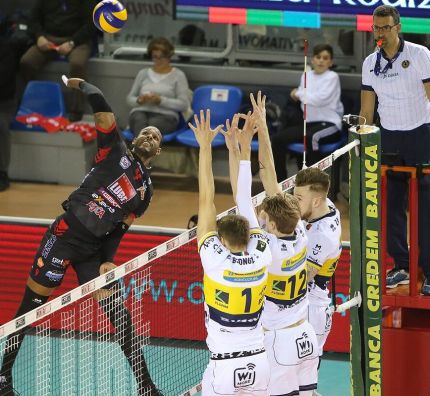 8. kolejka ligi włoskiej: Cucine Lube Civitanova kontra Azimut Leo Shoes Modena; fot. legavolley.it