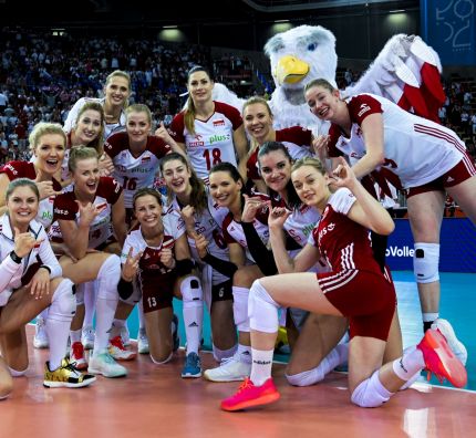 Pool play ends on high note at #EuroVolleyW, shapes up exciting 8th Finals
