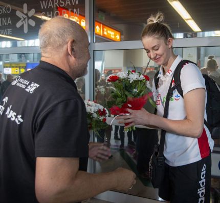 polskie-siatkarki-przywitane