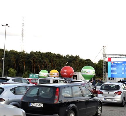 Mecz z Niemcami w kinie samochodowym