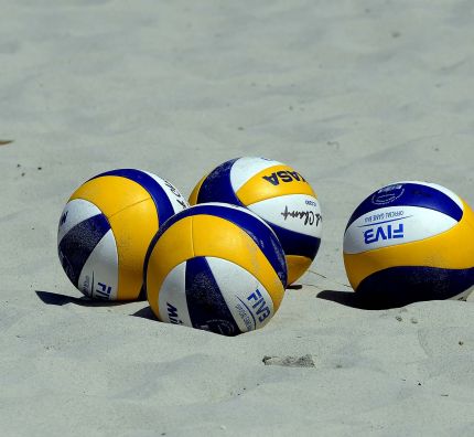 Na plaży w Brnie w surowym sanitarnym reżimie