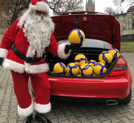 Niezwykły gość odwiedził katowickie Domy Dziecka