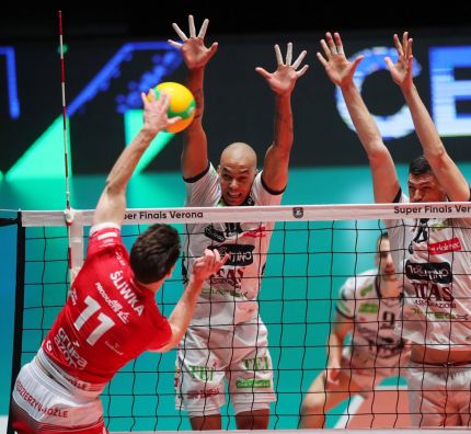 Nie zastanawiali się dłużej niż minutę