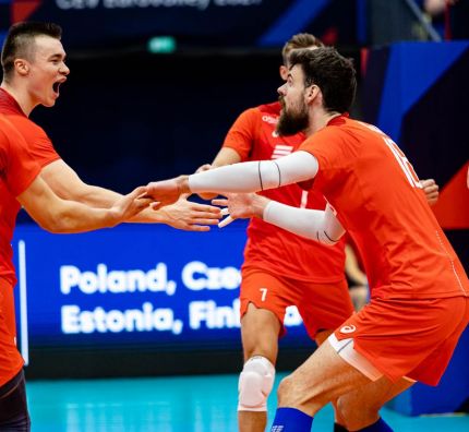 Jegor Kliuka zdobywa punkty, ale nie cieszy się