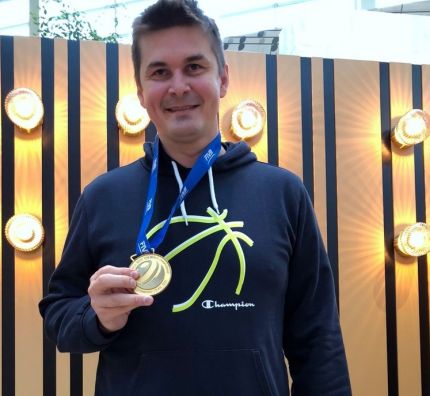 Wylicytuj złoty medal Michała Bąkiewicza – wsparcie dla rodziny Natanka Gajka