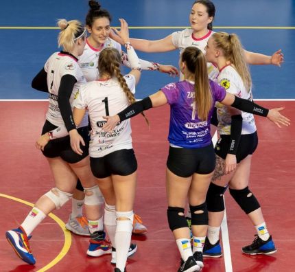 II liga siatkarek: trzeci dzień turnieju w Legionowie