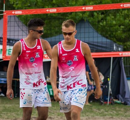 Dawid Suski i Marcel Hendzelewski mistrzami Polski juniorów w siatkówce plażowej