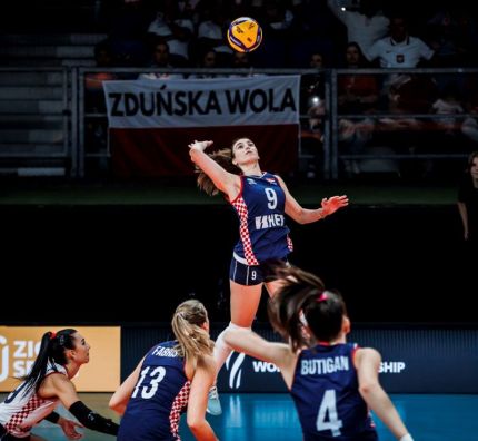 Mistrzostwa świata siatkarek. Pierwsza sensacja