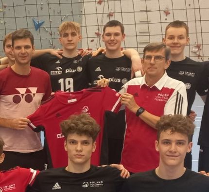 Hubert Hurkacz życzył sukcesów młodym siatkarzom