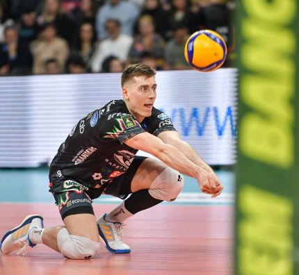 Wieści z zagranicy: Polski mecz w Japonii, rekord Leona i Semeniuka