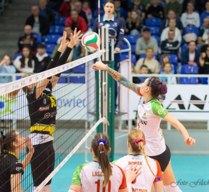 1LK: Płomień dalej w grze o final four 