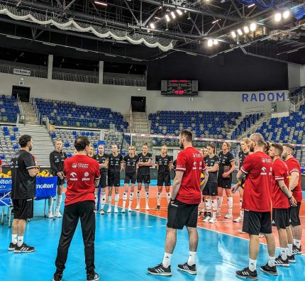 "Chcemy dać z siebie maksa" - reprezentacja kobiet zaczyna sezon w Radomiu (wideo)