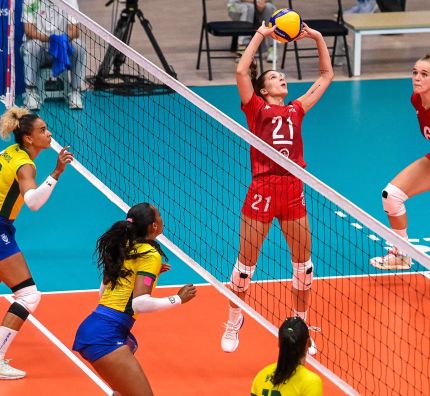 Polki po zaciętym meczu przegrały z Brazylijkami. W poniedziałek mecz o ćwierćfinał