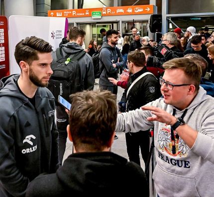 Z dumą witamy naszych siatkarzy na lotnisku!