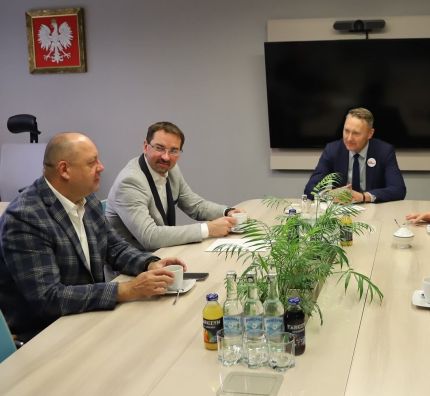 Spotkanie Prezydenta Miasta Mielca Jacka Wiśniewskiego z Prezesem PZPS Sebastianem Świderskim i Wiceprezesem – Sekretarzem Generalnym PZPS Jackiem Sękiem
