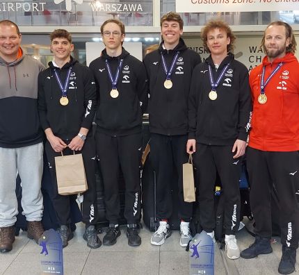 Medaliści ME U20 w siatkówce na śniegu już w kraju (wideo)