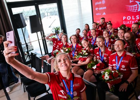 2023-07-18 Powitanie medalistek VNL