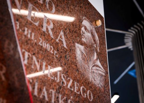 Tablica H.J. Wagnera wróciła do Hali Uraniia